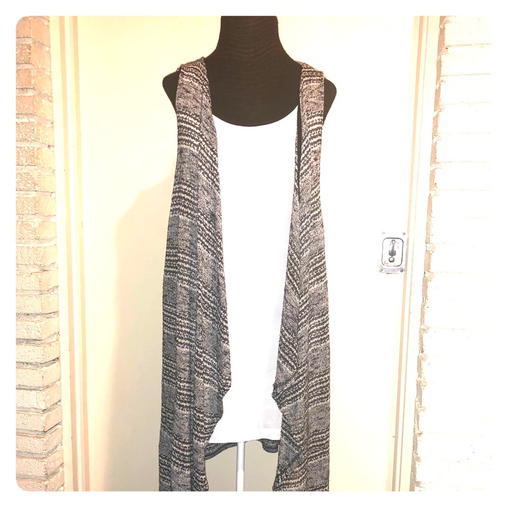 Long sleeveless sweater wrap